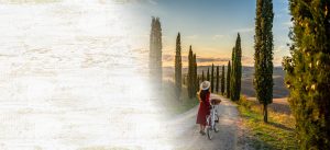 Bild von Frau mit einem Rad, die einen Weg in Italien lang geht